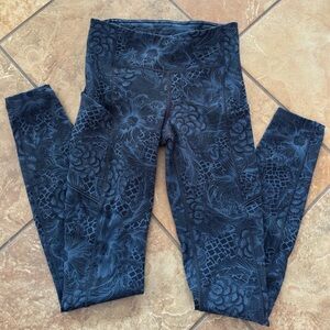 BRAND NEW Lululemon Athletica Black Patterned Leggings